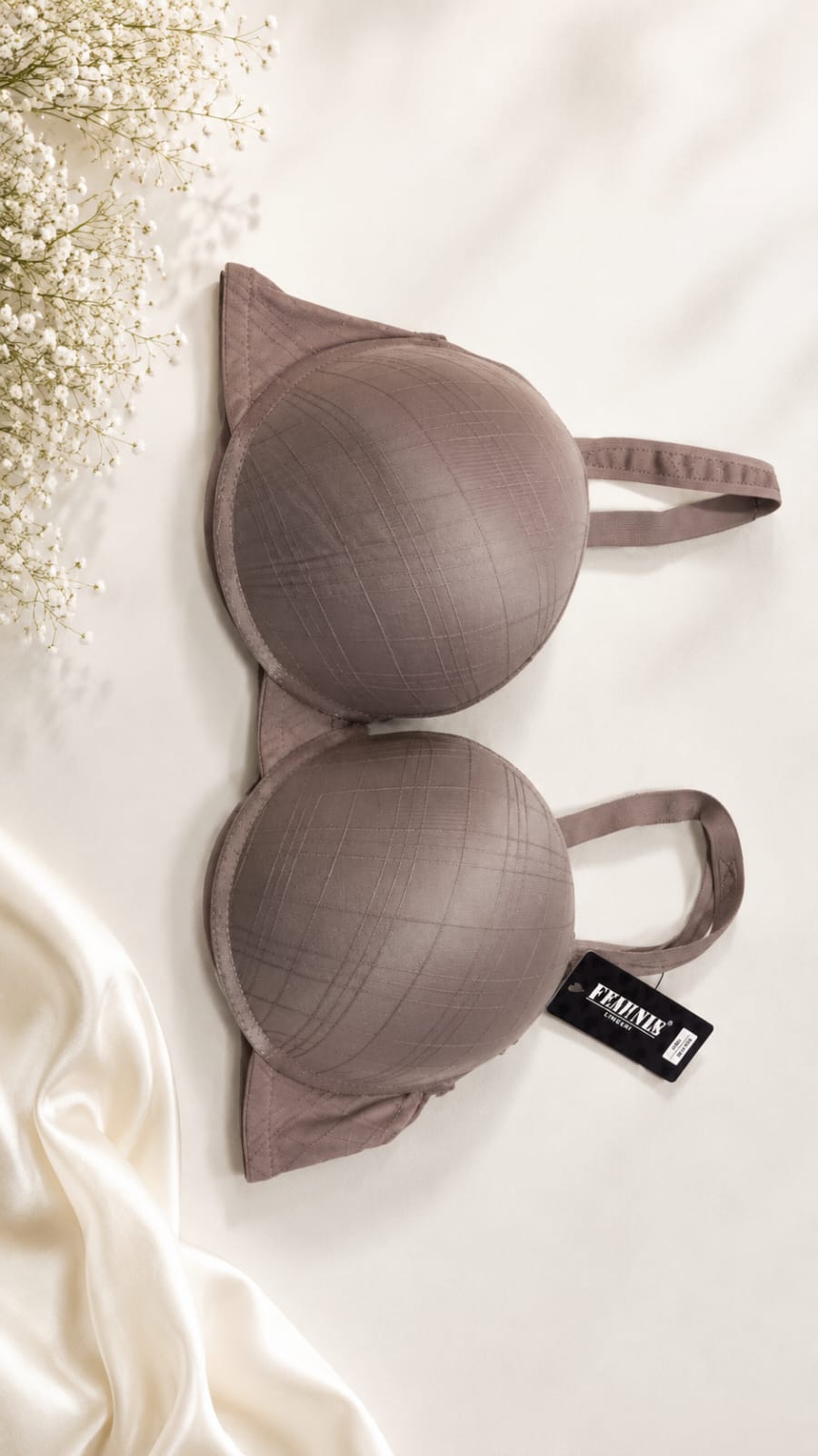 Elegant bra with a modern and comfortable design