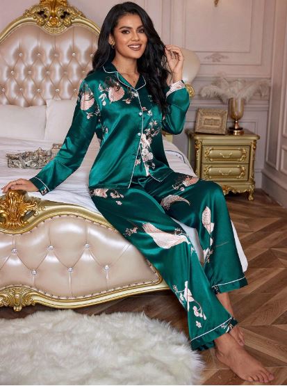 طقم بيجامة / بيجاما من الساتان بطبعة زهور وتطريز متباين من LuxeNights